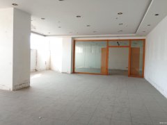 市中心，地鐵口，2樓商鋪出租，好停車，雙樓梯